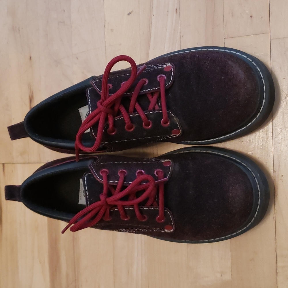Suede Arizona shoes 6.5 M, black cherry, EUC